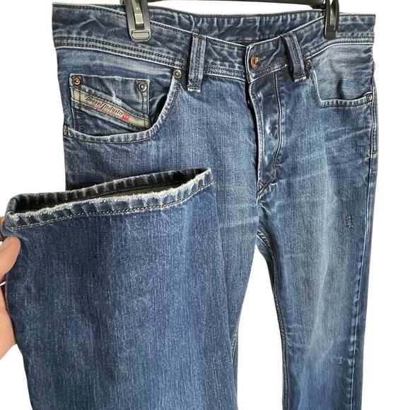 DIESEL Men’s Larkee Regular Straight Fit Jeans Dark Distressed Wash 33 - Picture 3 of 8